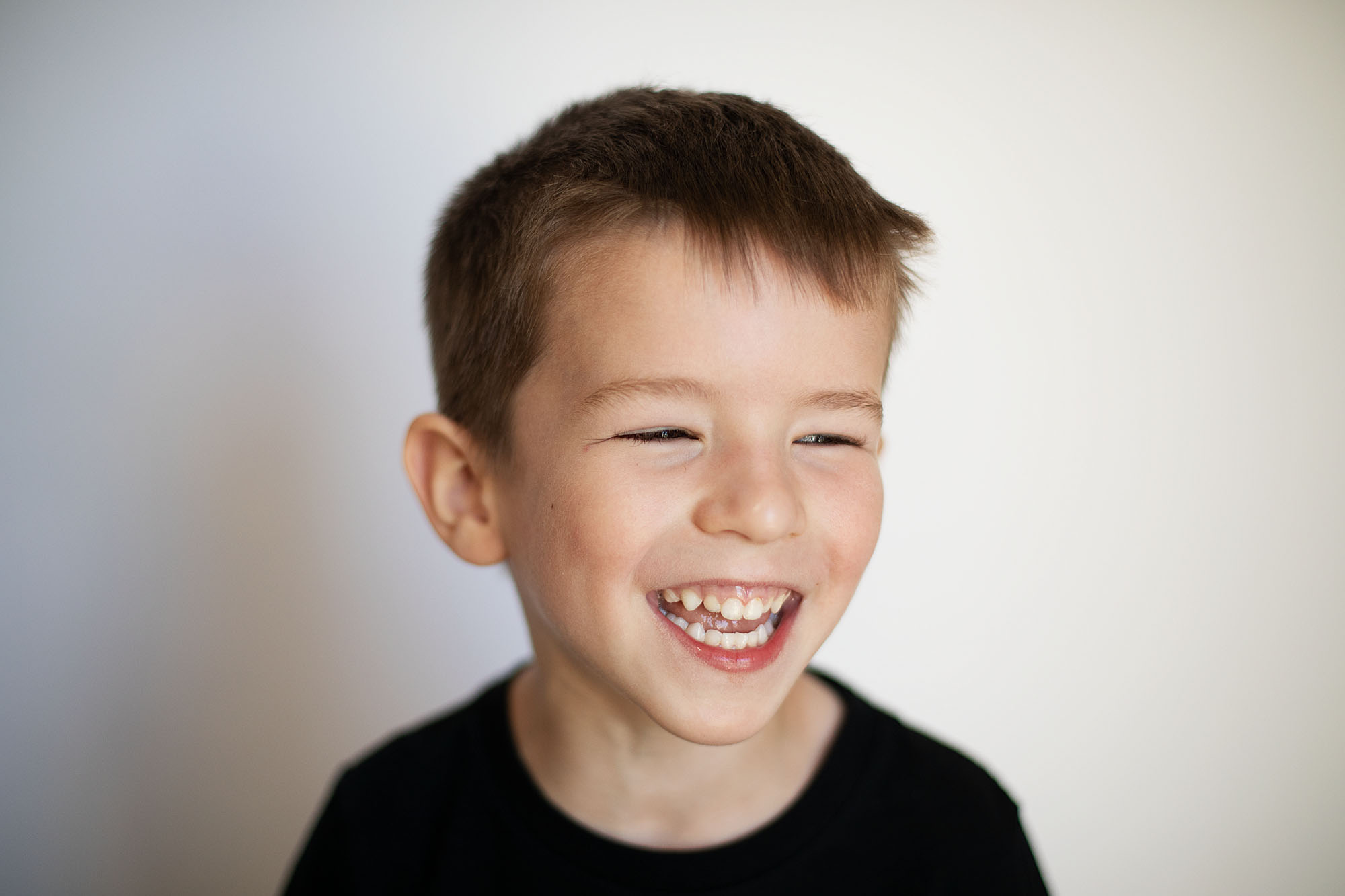 boy laughing during columbia preschool picture day