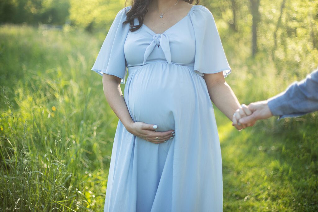 mom holding baby bump during baltimore maternity session